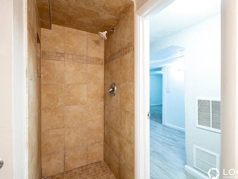 761 N 700 W — Photo 12