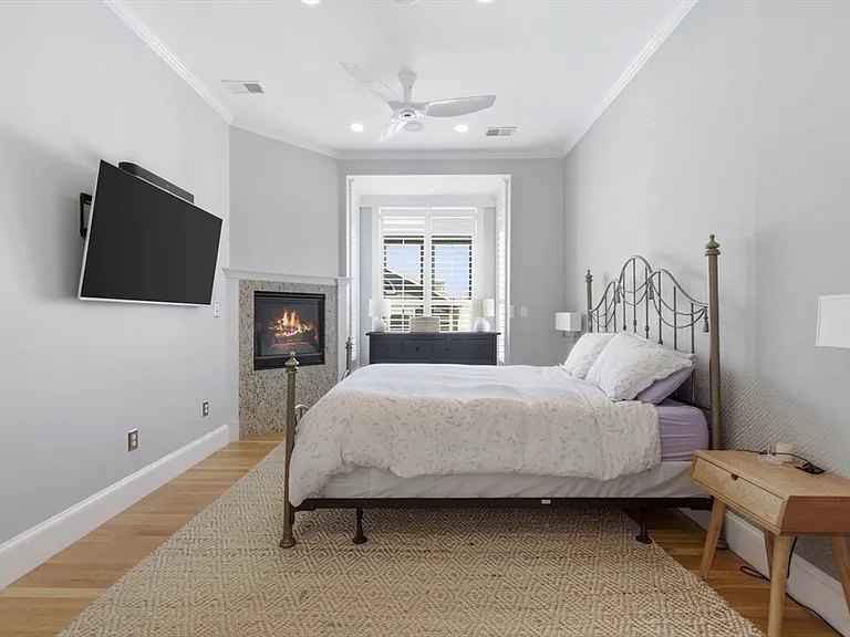 110 Bolton St — Photo 12