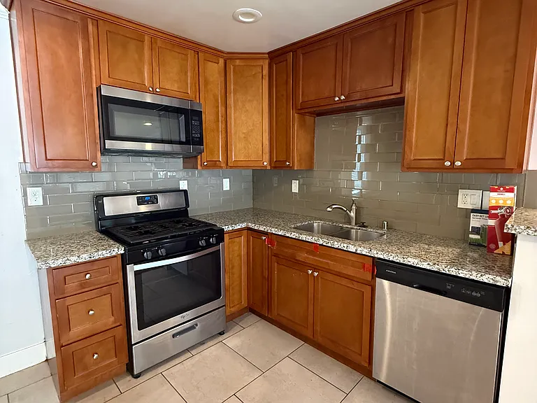 2323 Grove Ave — Photo 3