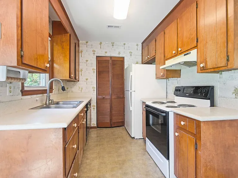 617 Longleaf Rd — Photo 2