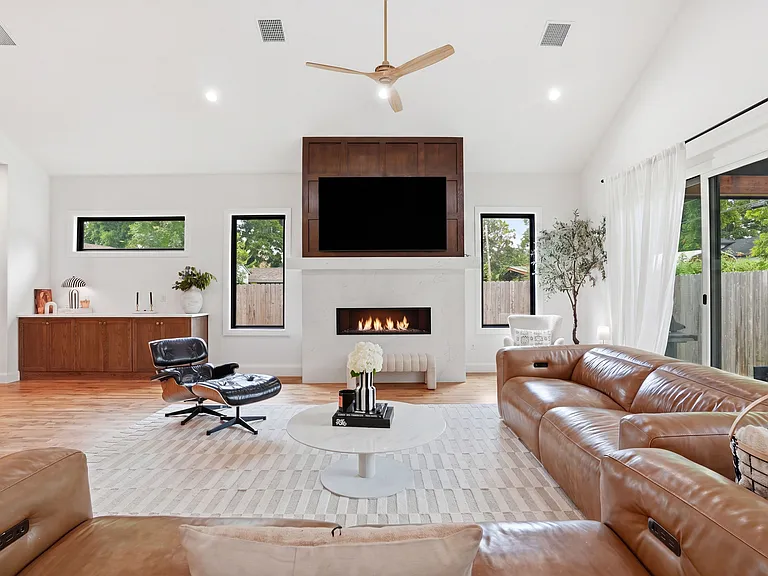 3917 S Madison Ave — Photo 16