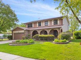 321 Ashwood Dr, Schaumburg, IL 60193