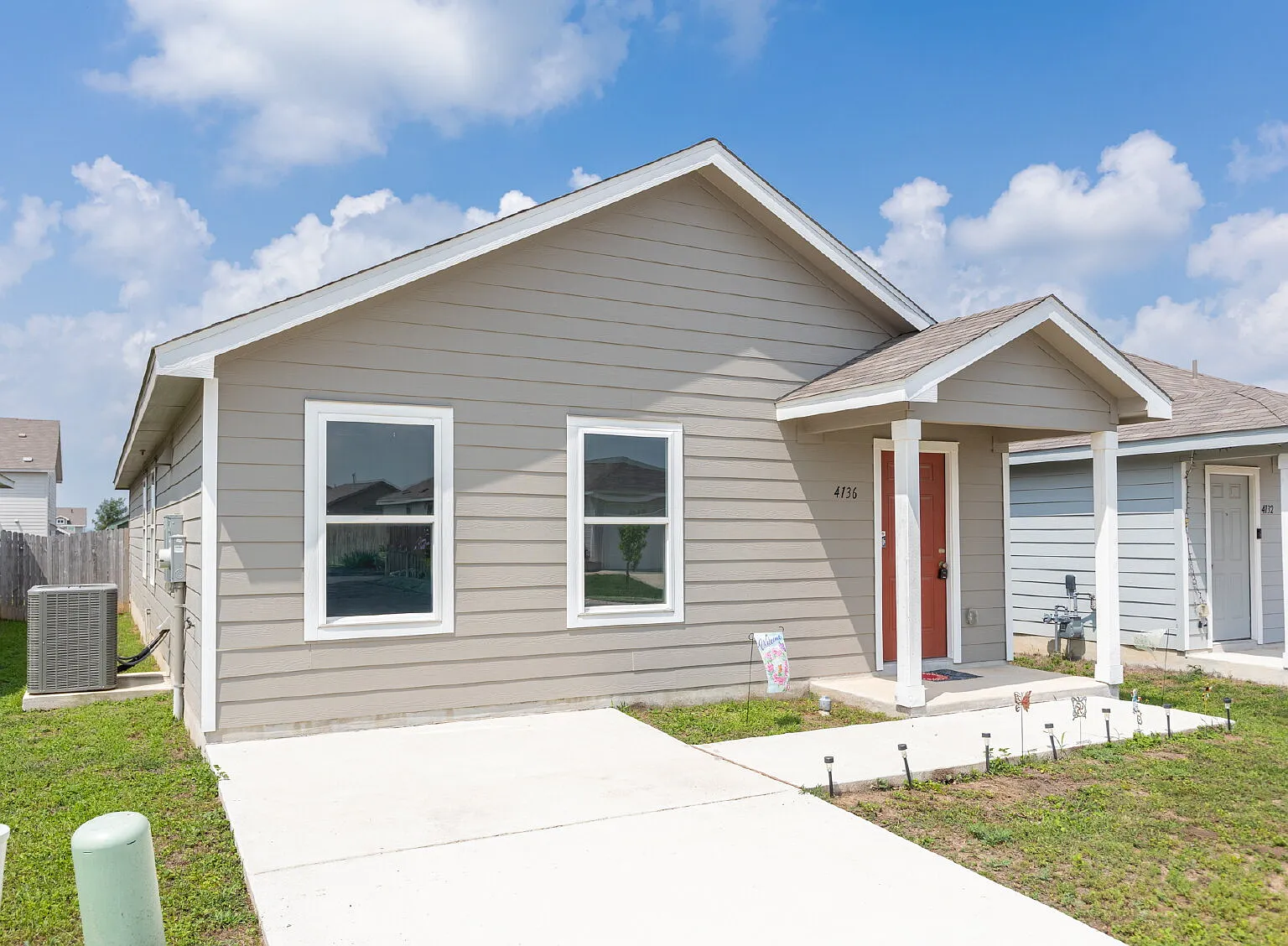 3 bed, 2.0 bath, 1450 sqft, $1,300 — Photo 2