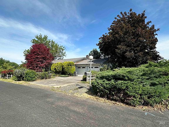 2nd image of 1620 6th Ave