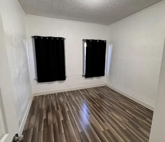 811 W 43rd St #811 — Photo 3