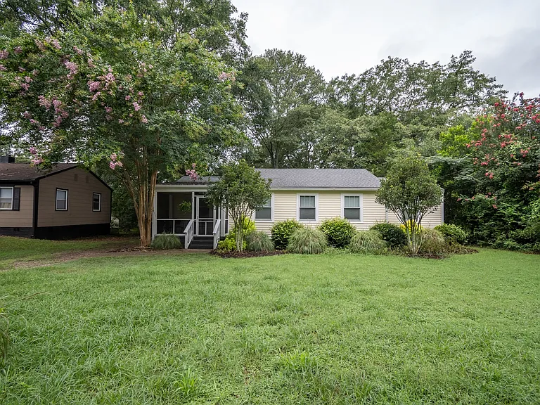 420 Clover St — Photo 1