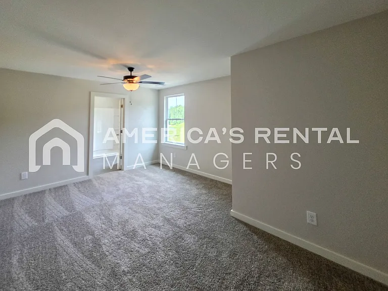 1019 Grand River Blvd W — Photo 41