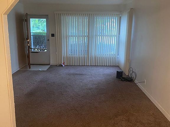 3rd image of 775 Ernroe Dr