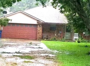 100 Smilie Xing, Holiday Lakes, TX 77515