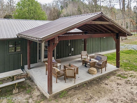 4th image of 2875 McMahan Sawmill Rd