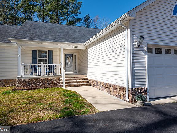 4th image of 34472 Virginia Dr