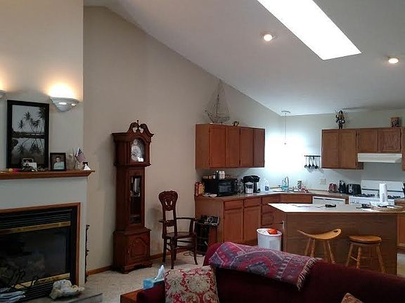 3rd image of 215 N Henry St