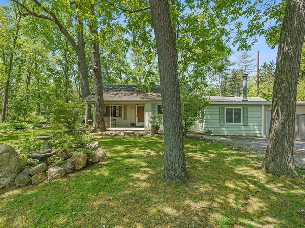 677 Dellwood Dr, Ann Arbor, MI 48103
