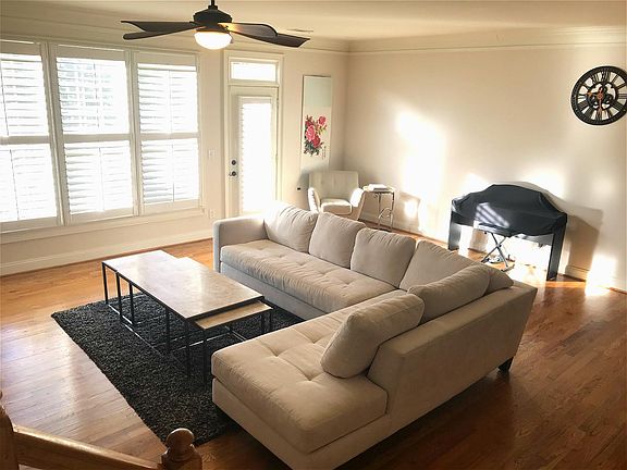 Family/living room 1