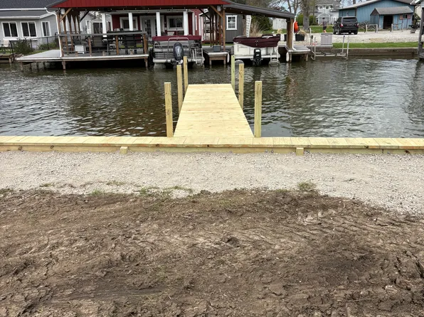 4956 Island Dr NE, Thornville, OH 43076