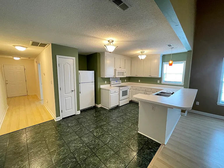 3436 Westgate Dr — Photo 6