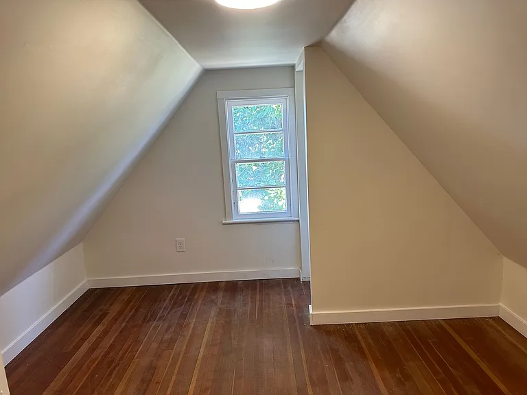 1560 Robert St — Photo 23