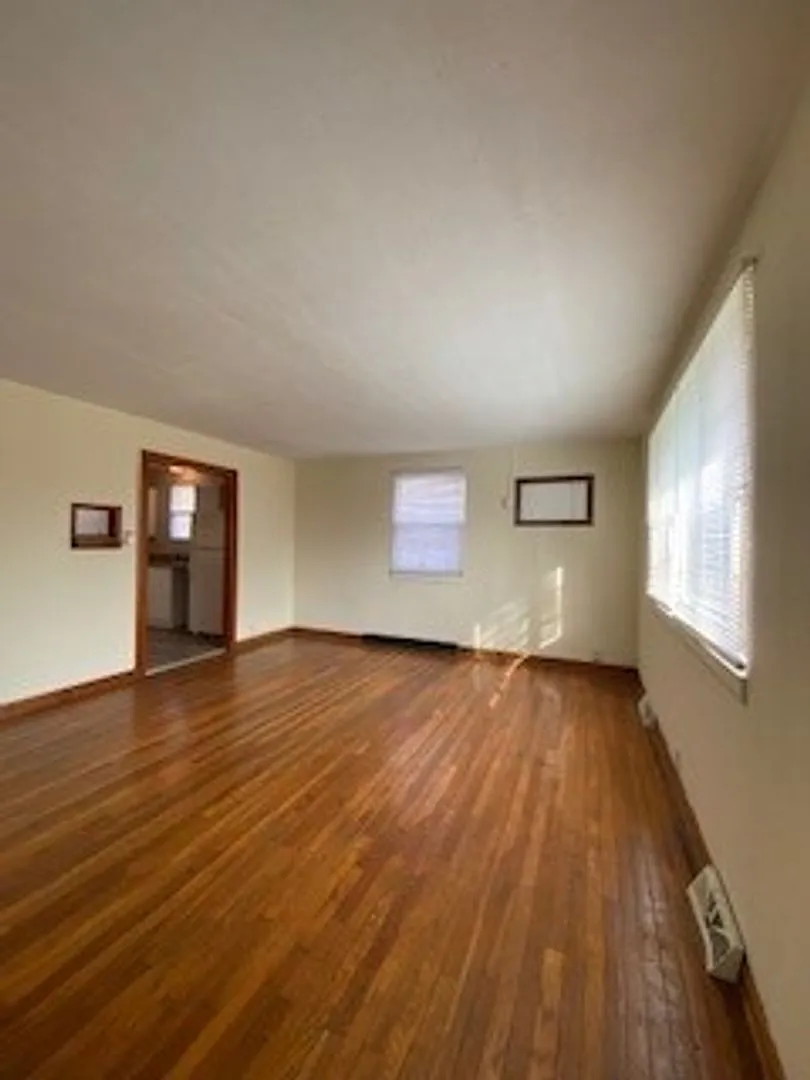 2 Bedroom Home in South Bend! — Photo 2