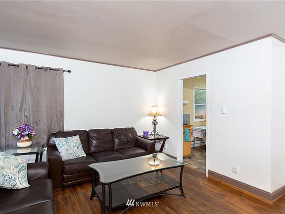 3rd image of 1326 Ellinor Ave