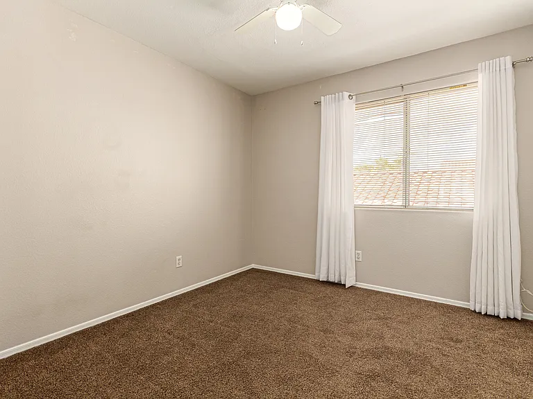 3223 E Poinsettia Dr — Photo 25