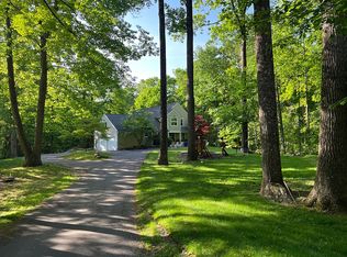 31 Northrop Rd, Woodbridge, CT 06525