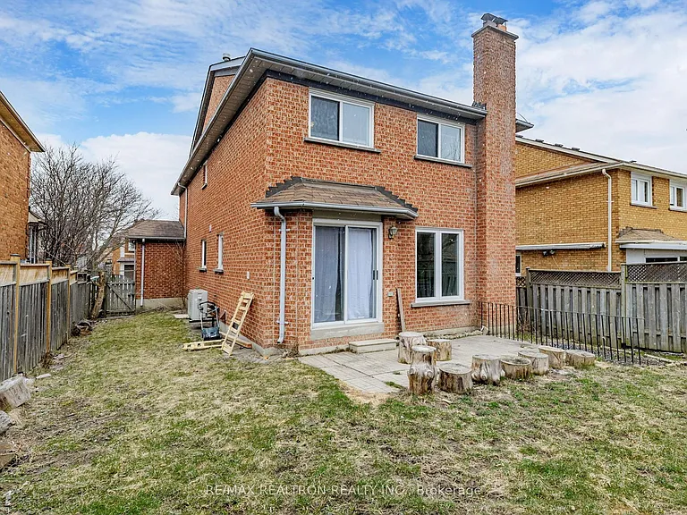 8 Estoril St #UPPER — Photo 15