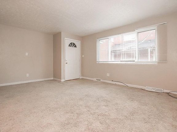 5th image of 23878 Banbury Cir #H