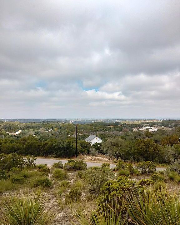 2nd image of 560 Ledgeview Dr