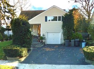 3980 Wolkow Ave, Seaford, NY