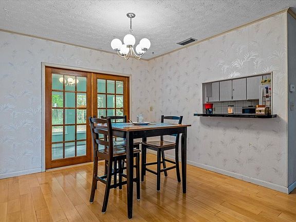 5th image of 603 Mariposa St