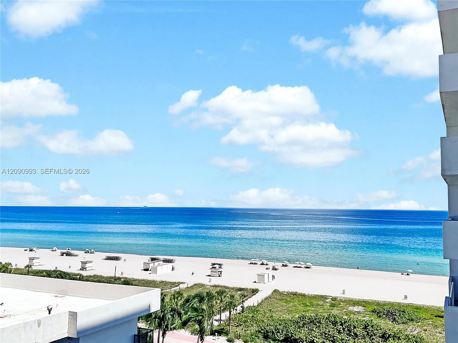 Corinthian Condo — Photo 1