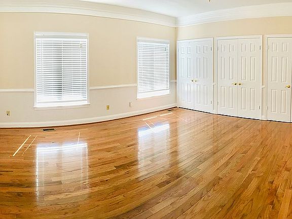 5th image of 6001 Willow Hill Ln