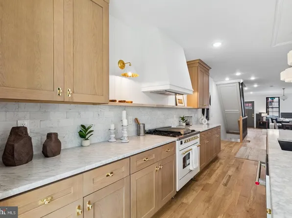 1731 Christian St, Philadelphia, PA 19146