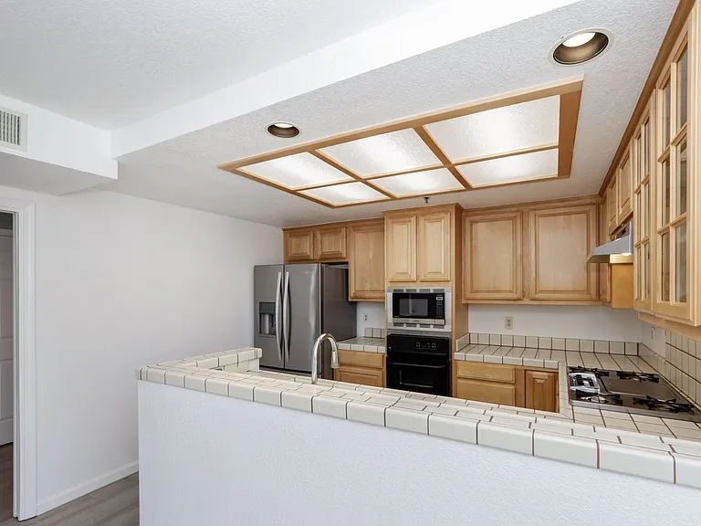 432 Portofino Dr #403 — Photo 18
