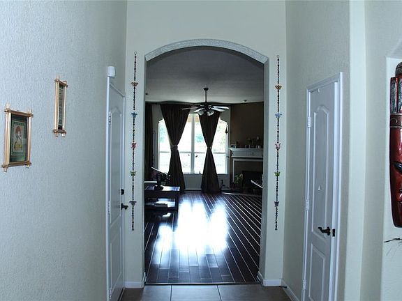 3rd image of 326 Trillium Dr