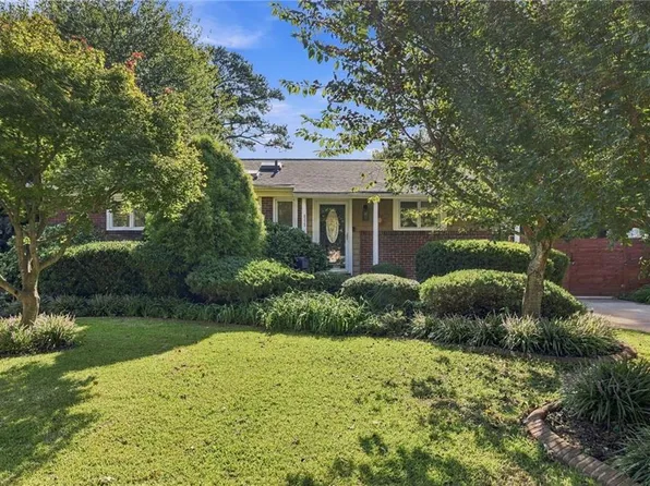 8372 Capeview Ave, Norfolk, VA 23518