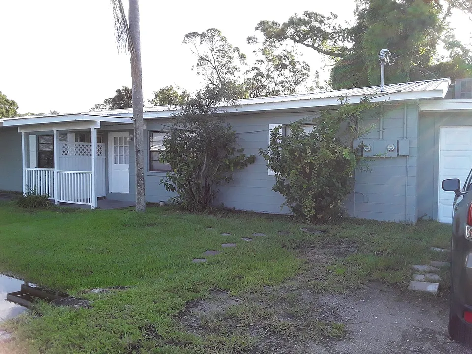120 Laurel Oak St