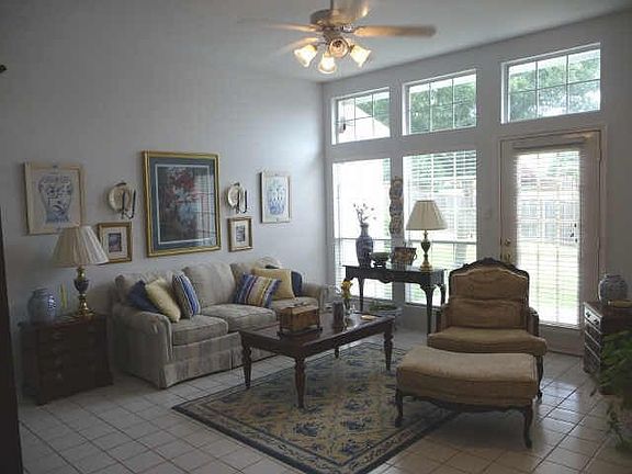 2nd image of 2420 Sherbrooke Ln