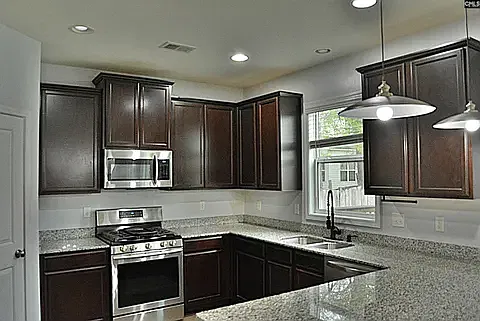 5 bed, 2158 sqft, $2,500 — Photo 4