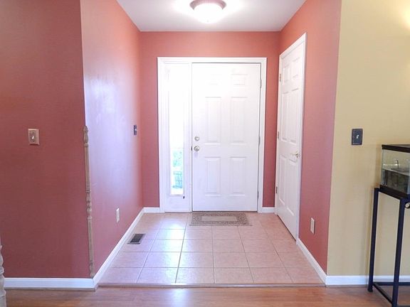 3rd image of 136 Zachery Dr