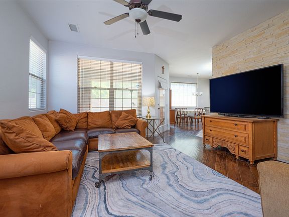 2nd image of 3232 Calle Nueva Vis