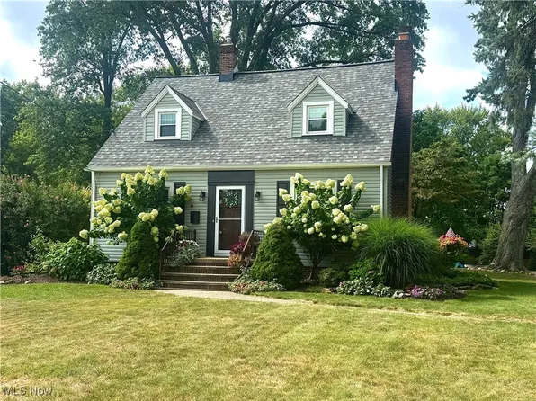 22250 Mastick Rd, Fairview Park, OH 44126