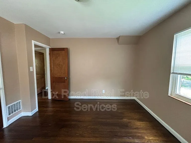 1927 Burroughs Dr — Photo 21