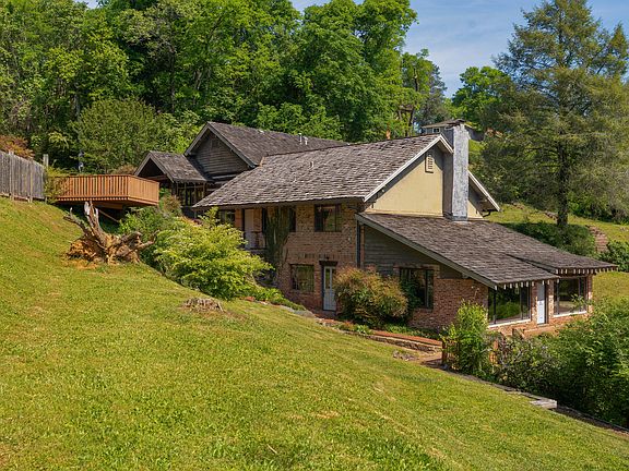 62nd image of 2910 Crest Terrace Dr