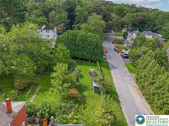 4th image of 720 Hillside Ave