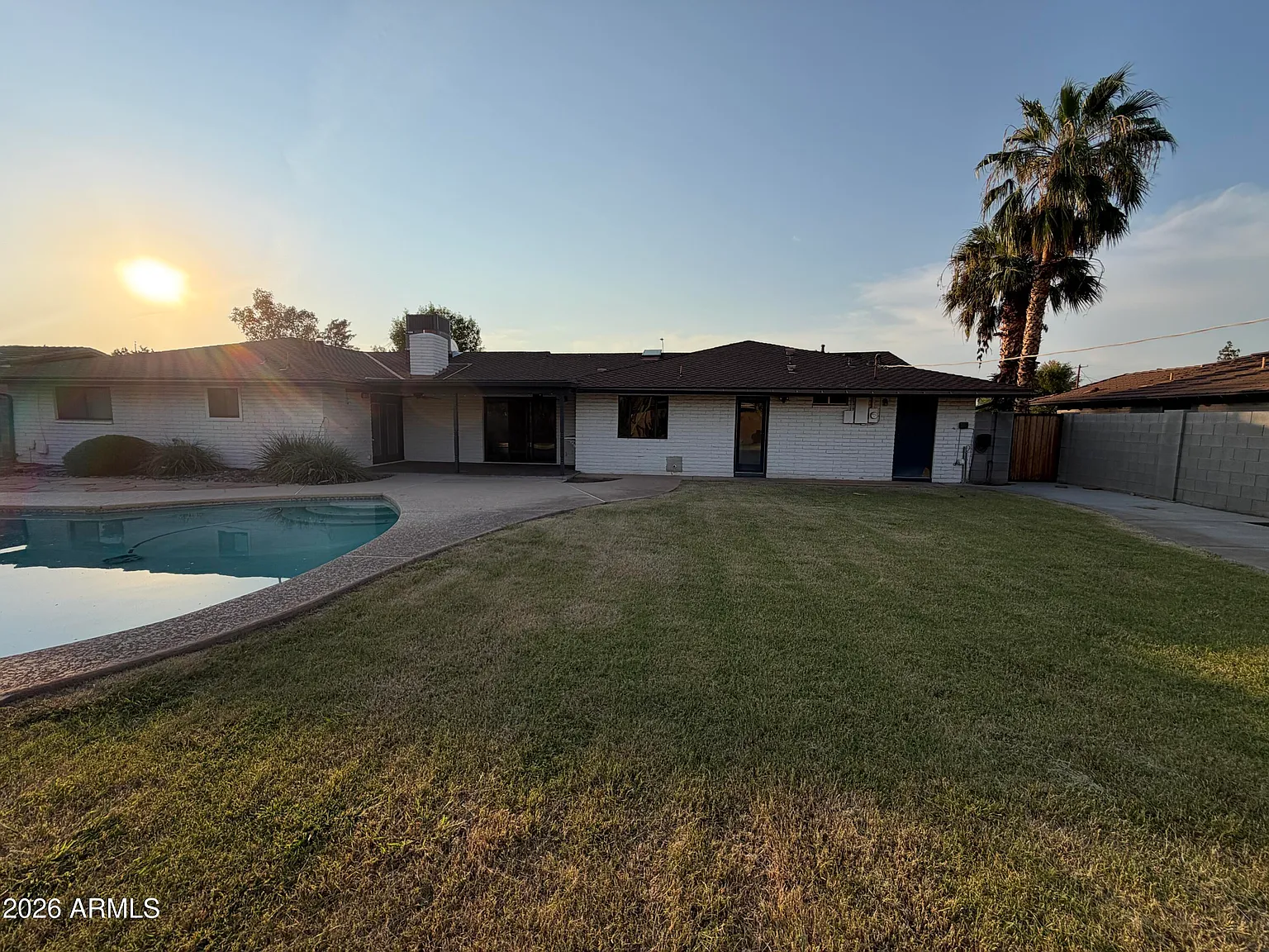 5 bed, 3.0 bath, 2586 sqft, $4,600 — Photo 2