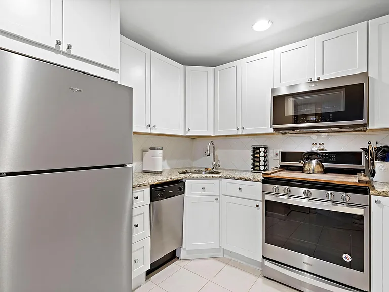 176 Hackensack St — Photo 3