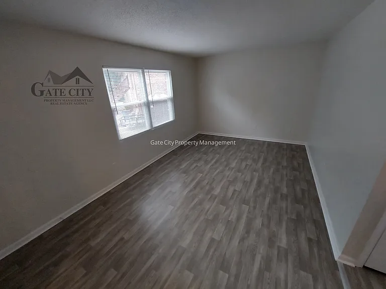 427 S Main St #8 — Photo 8