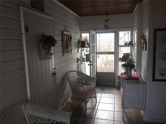 4th image of 573 E Lawn Ave