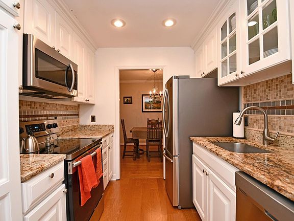 3rd image of 3825 Petoskey Ave Unit 24